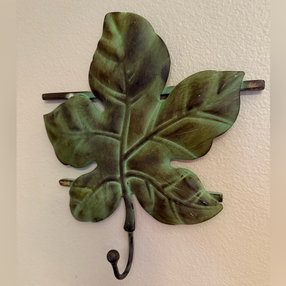 Metal Green Leaf Wall Hook